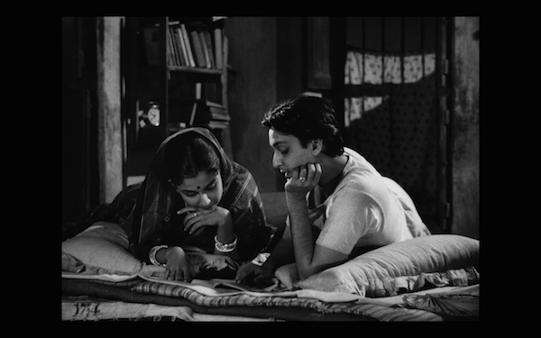 apur sansar - happy couple 2